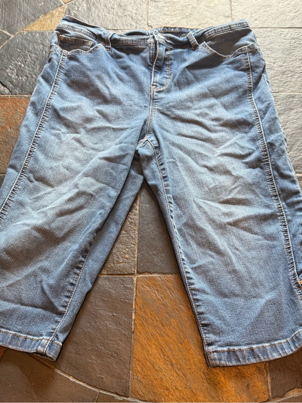 Gloria Vanderbilt Light Blue Cropped Jeans